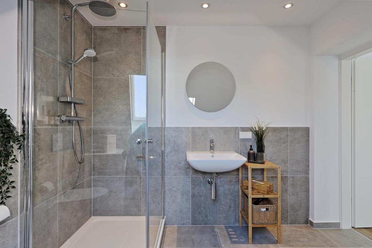 'Traveller Lodge' Grosszuegiges Apartment - 3 Bedroom 10Min To Hbf, Full Kitchen, Homeoffice, Netflix, Wifi Дюссельдорф Экстерьер фото