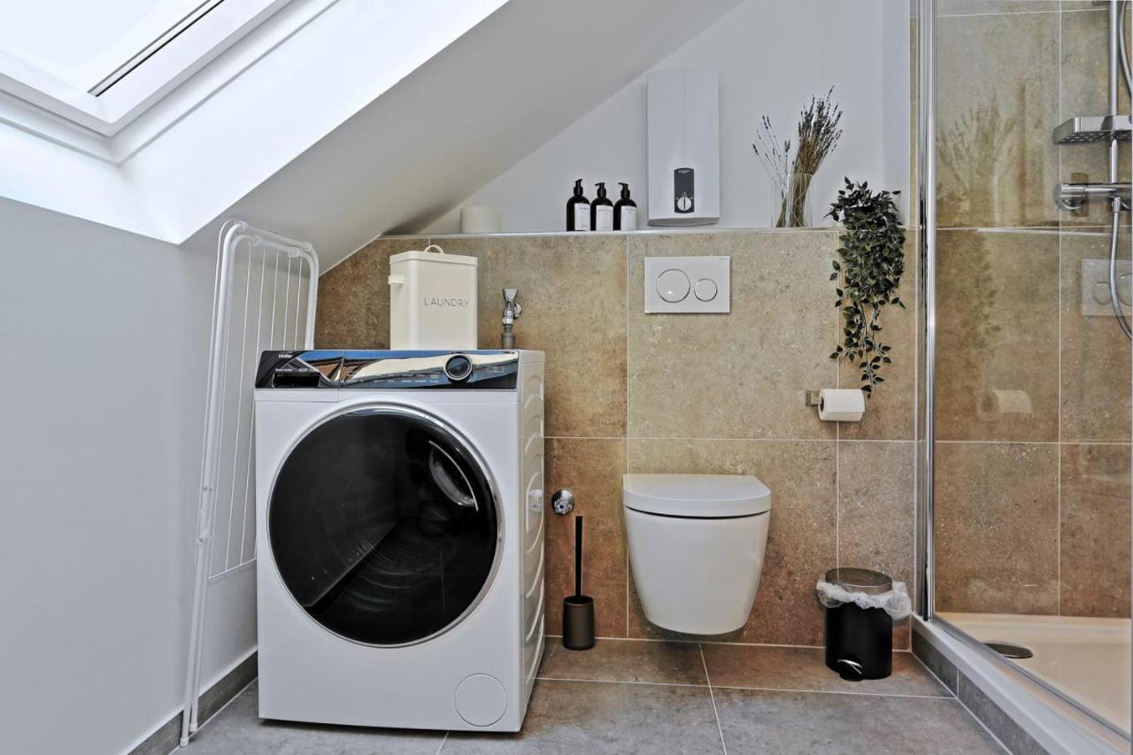 'Traveller Lodge' Grosszuegiges Apartment - 3 Bedroom 10Min To Hbf, Full Kitchen, Homeoffice, Netflix, Wifi Дюссельдорф Экстерьер фото